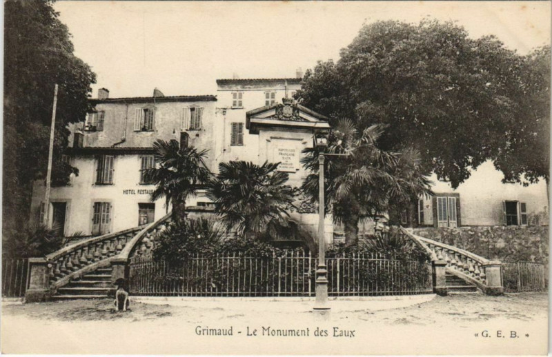 Carte postale ancienne Grimaud Le Monument aux Morts à Grimaud