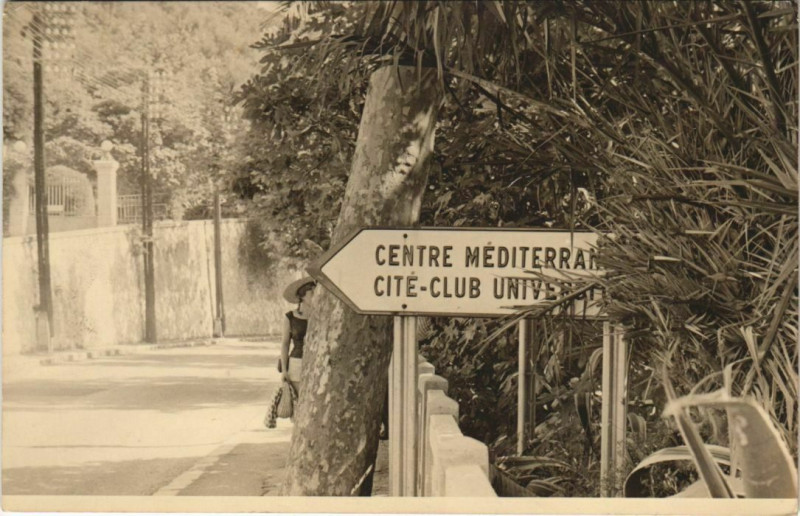Carte postale ancienne Var - Road to Centre Mediterranee