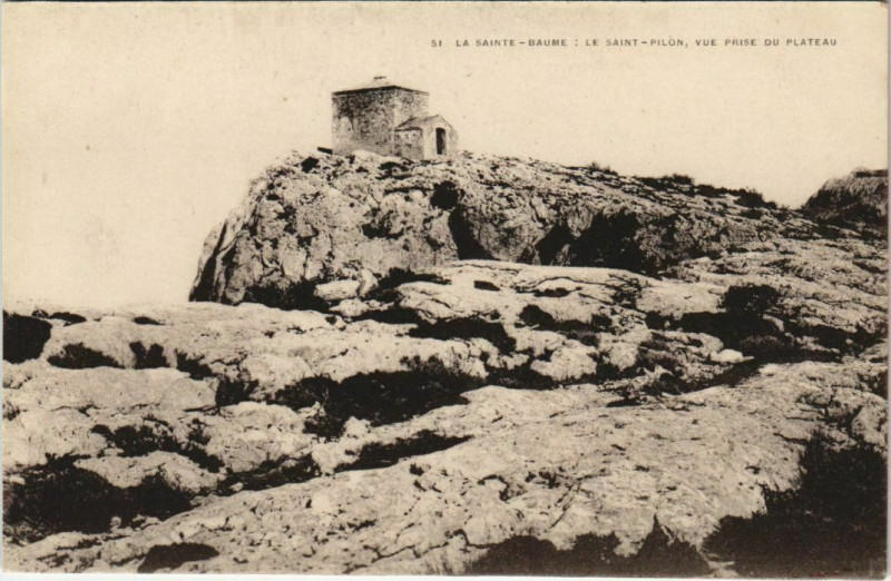 Carte postale ancienne Saint-Maximin-la-Sainte-Baume La Saint-Pilon - Vue prise du Plateau à Saint-Maximin-la-Sainte-Baume