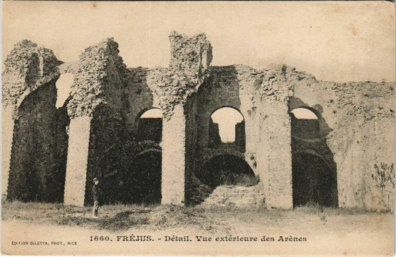 Carte postale ancienne Frejus Detail - Vue Exterieure des Arenes à Fréjus