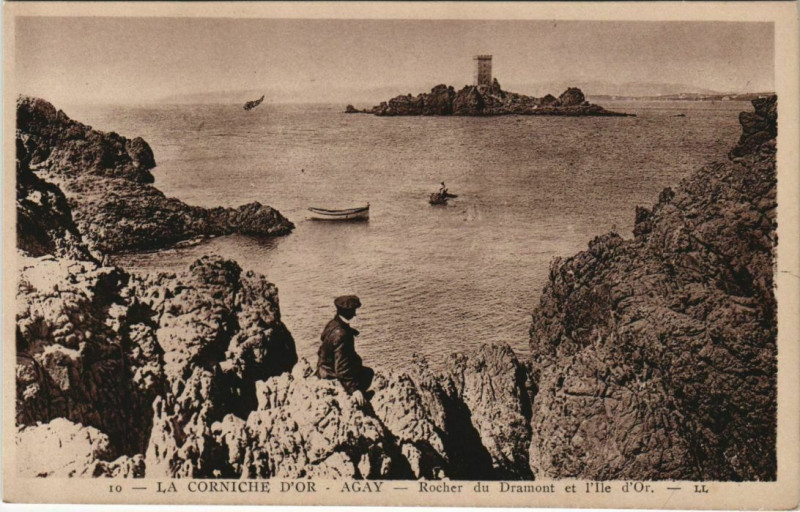 Carte postale ancienne Agay Rocher de Dramont et l'Ile d'Or