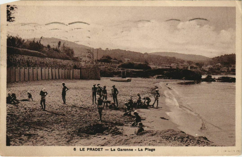Carte postale ancienne Le Pradet La Garonne - La Plage au Pradet
