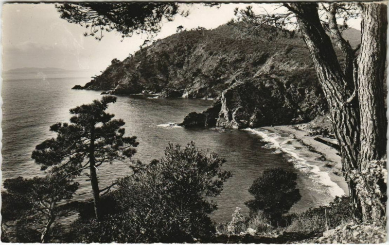 Carte postale ancienne Cavalaire-sur-Mer Plage et Calanques de Bon-Porteau à Cavalaire-sur-Mer