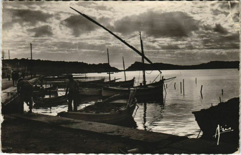 Carte postale ancienne Cote d'Azur - Petit Port de Peche