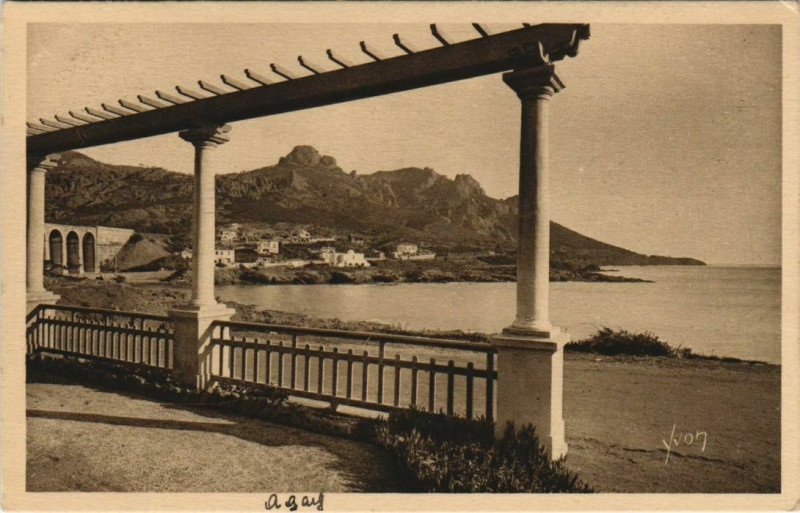 Carte postale ancienne Agay Le Cap Roux