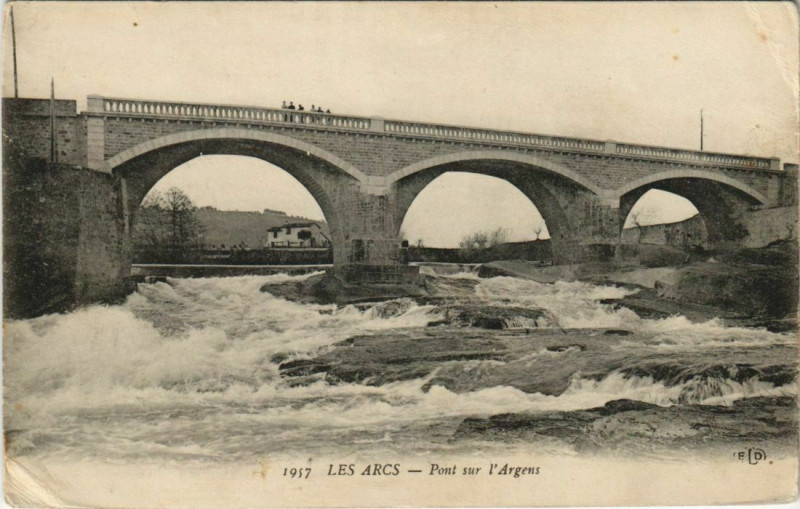 Carte postale ancienne Les Arcs Pont sur l'Argens aux Arcs