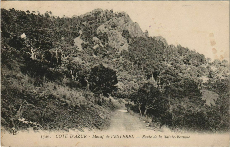 Carte postale ancienne Route de la Saint-Maximin-la-Sainte-Baume - Massif de l'Esterel à Saint-Maximin-la-Sainte-Baume