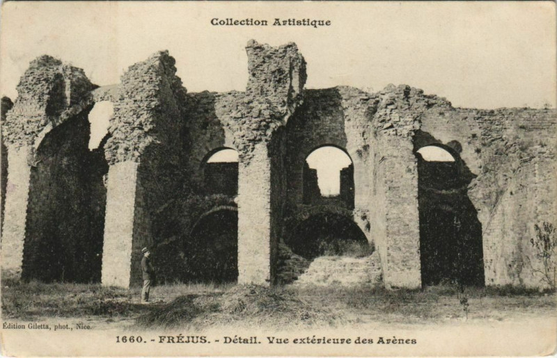 Carte postale ancienne Frejus Detail - Vue Exterieure des Arenes à Fréjus