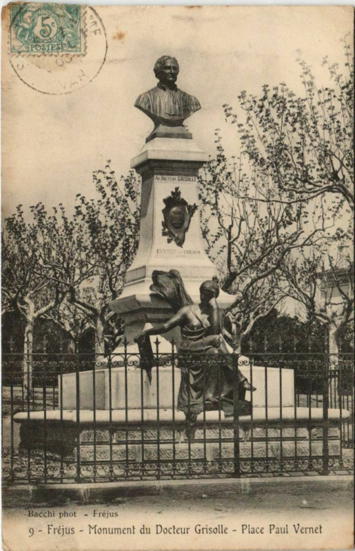 Carte postale ancienne Frejus Monument du Docteur Grisolle - Place Paul Vernet à Fréjus