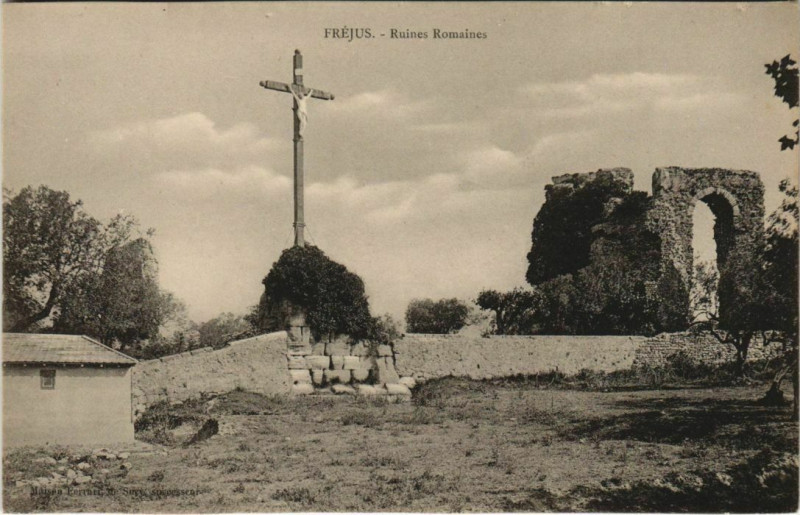 Carte postale ancienne Frejus Ruines Romaines à Fréjus