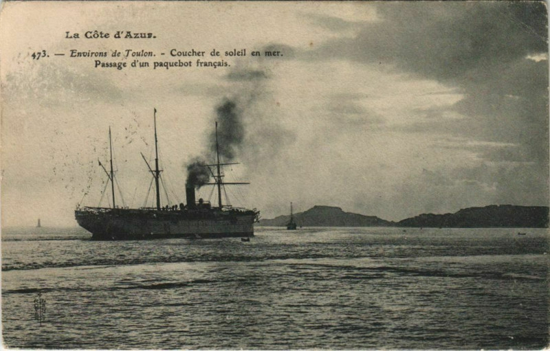 Carte postale ancienne Toulon Environs - Coucher de Soleil en Mer - Passage un Paquebot à Toulon