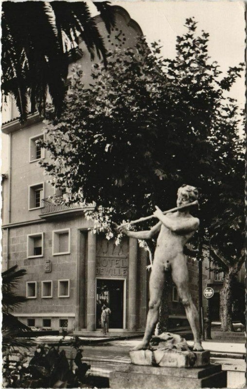 Carte postale ancienne Bandol L'Hotel de Ville à Bandol