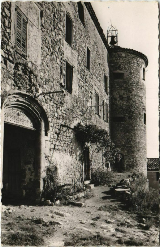 Carte postale ancienne Callian L'Entree du Chateau Feodal à Callian