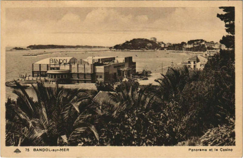Carte postale ancienne Bandol Panorama et le Casino à Bandol
