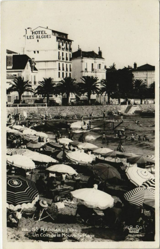 Carte postale ancienne Saint-Raphael Un Coin de la Nouvelle Plage à Saint-Raphaël