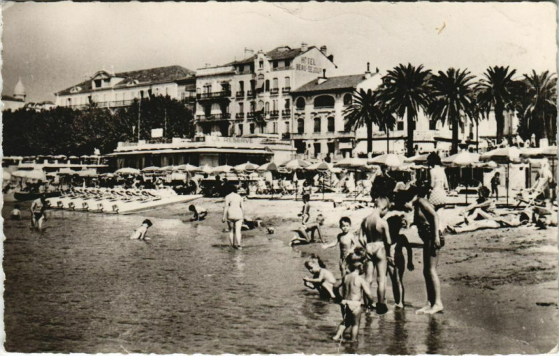 Carte postale ancienne Saint-Raphael La Plage à Saint-Raphaël
