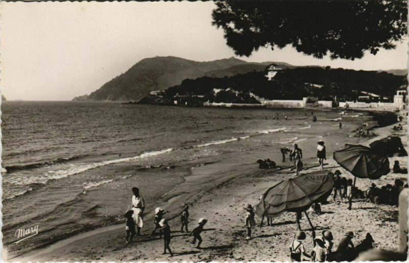 Carte postale ancienne La Seyne-sur-Mer Les Sablettes - La Plage à La Seyne-sur-Mer