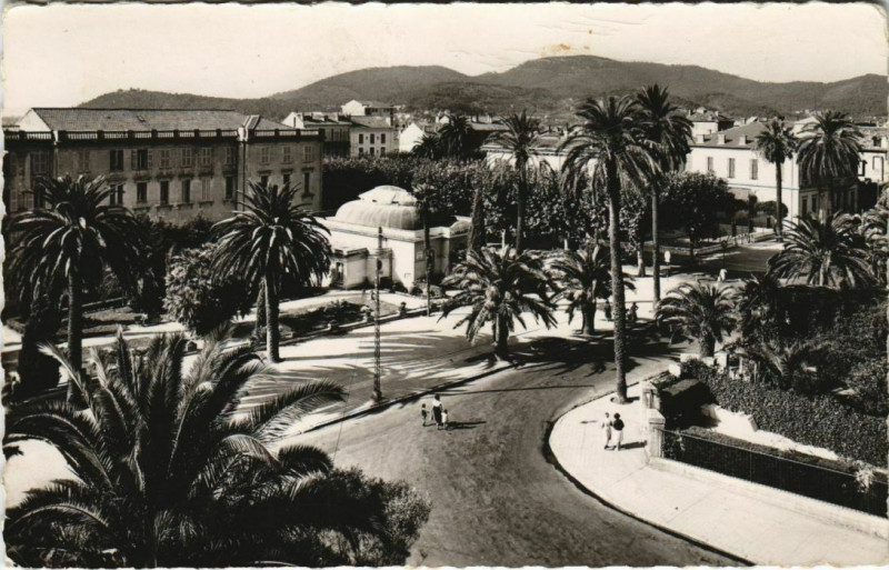 Carte postale ancienne Hyeres Hyeres-les-Palmiers - Avenue de Belgique à Hyères