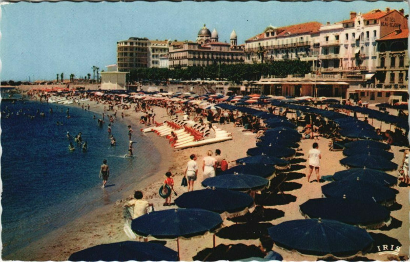 Carte postale ancienne Saint-Raphael La Plage à Saint-Raphaël