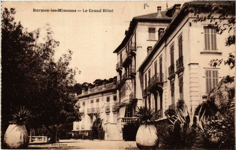 Carte postale ancienne Bormes-les-Mimosas - Le Grand Hotel à Bormes-les-Mimosas