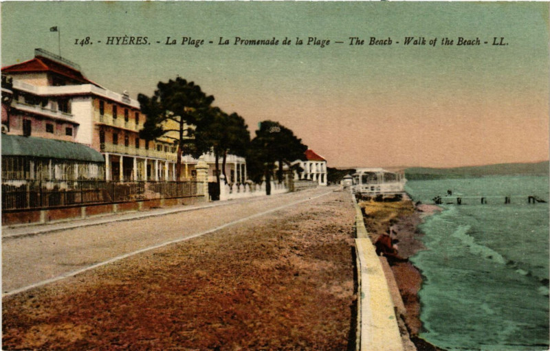 Carte postale ancienne Hyeres - La Plage - La Promenade de la Plage à Hyères