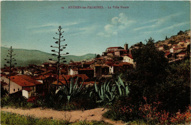 Carte postale ancienne Hyeres-les-Palmiers - La Ville Haute à Hyères