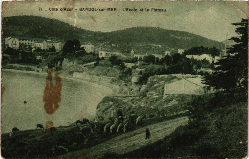 Carte postale ancienne Bandol - Bandol-sur-Mer - L'Ecole et le Plateau à Bandol