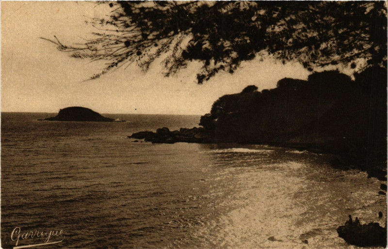 Carte postale ancienne Bandol - A Vue on Russet Islet à Bandol
