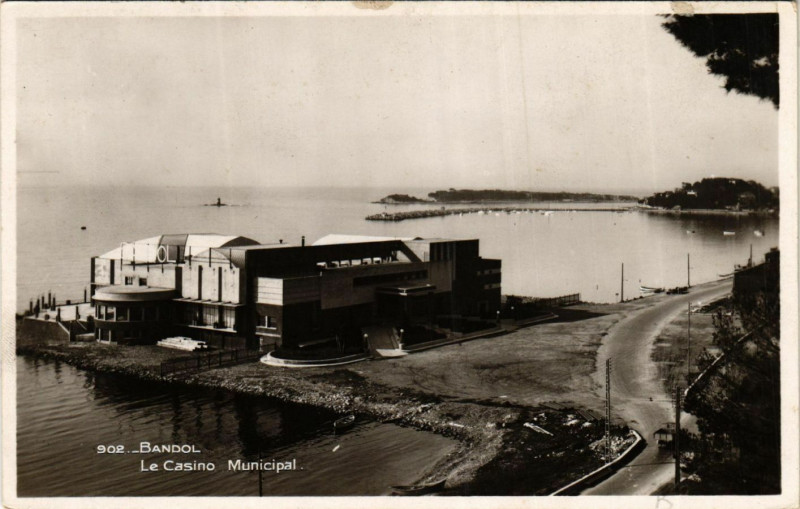 Carte postale ancienne Bandol - Le Casino Municipal à Bandol