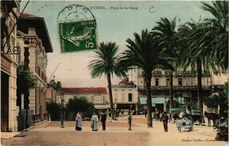 Carte postale ancienne Hyeres - Place de la Poste à Hyères