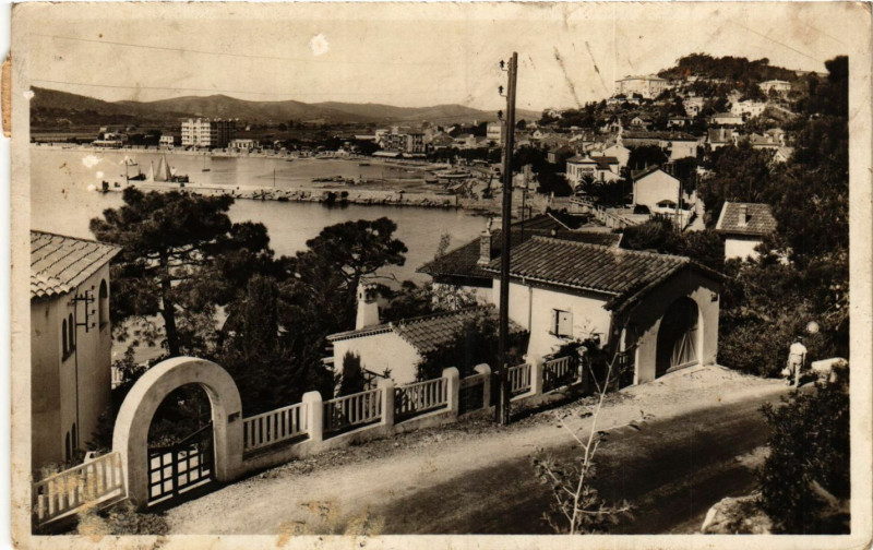 Carte postale ancienne Le Lavandou - Env. - La Baie de Pramousquier au Lavandou