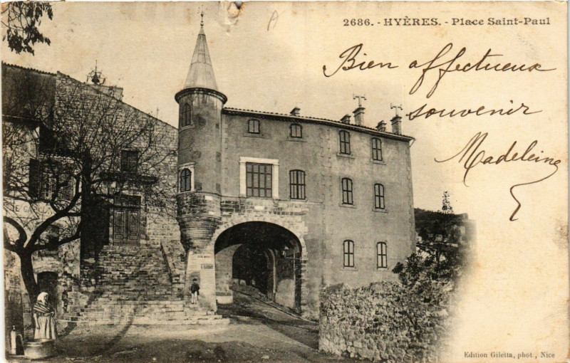 Carte postale ancienne Hyeres - Place St-Paul à Hyères