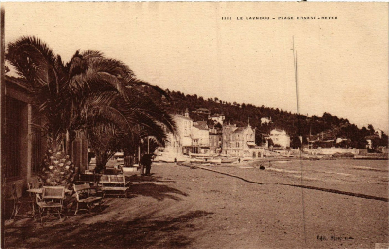 Carte postale ancienne Le Lavandou - Plage Ernest-Reyer au Lavandou