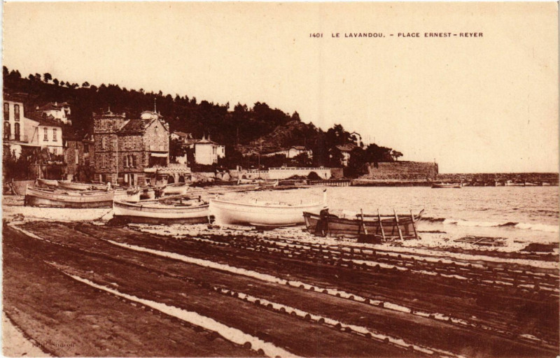 Carte postale ancienne Le Lavandou - Plage Ernest-Reyer au Lavandou