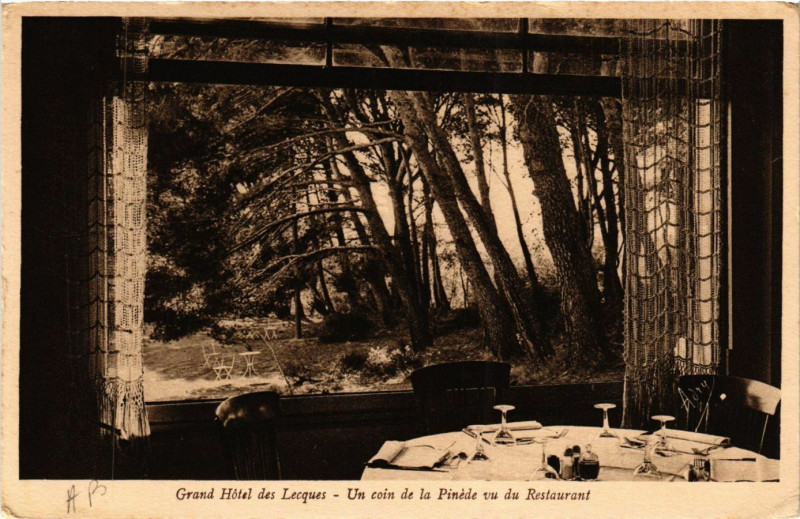 Carte postale ancienne Saint-Cyr-sur-Mer - Les Lecques - Le Grand Hotel à Saint-Cyr-sur-Mer