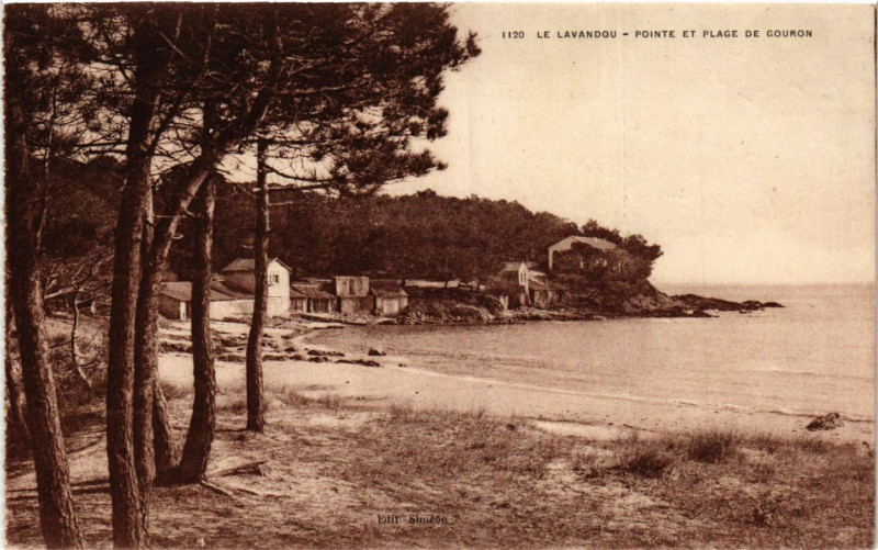 Carte postale ancienne Le Lavandou - Pointe et Plage de Gouron au Lavandou