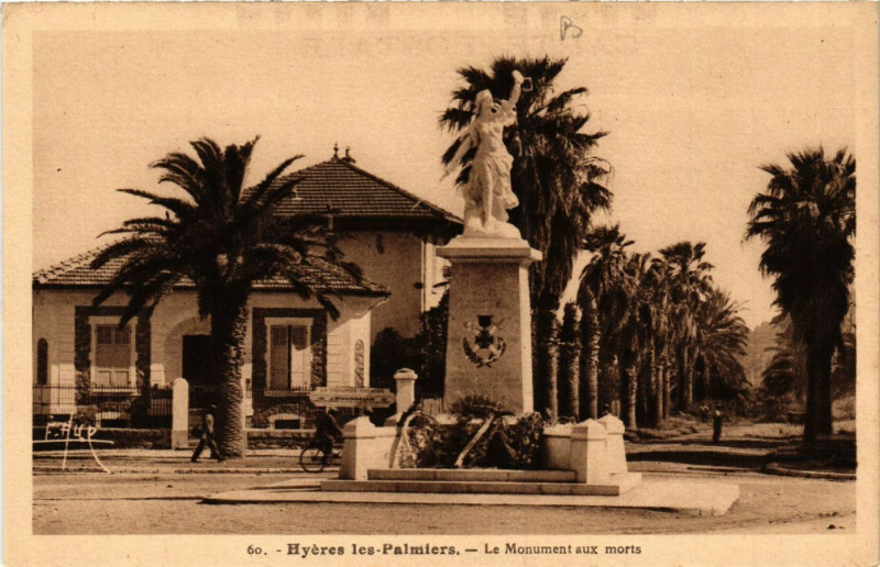 Carte postale ancienne Hyeres-les-Palmiers - Le Monument aux Morts à Hyères