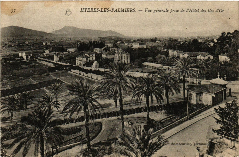 Carte postale ancienne Hyeres - Vue générale prise de l'Hotel des Iles d'Or à Hyères