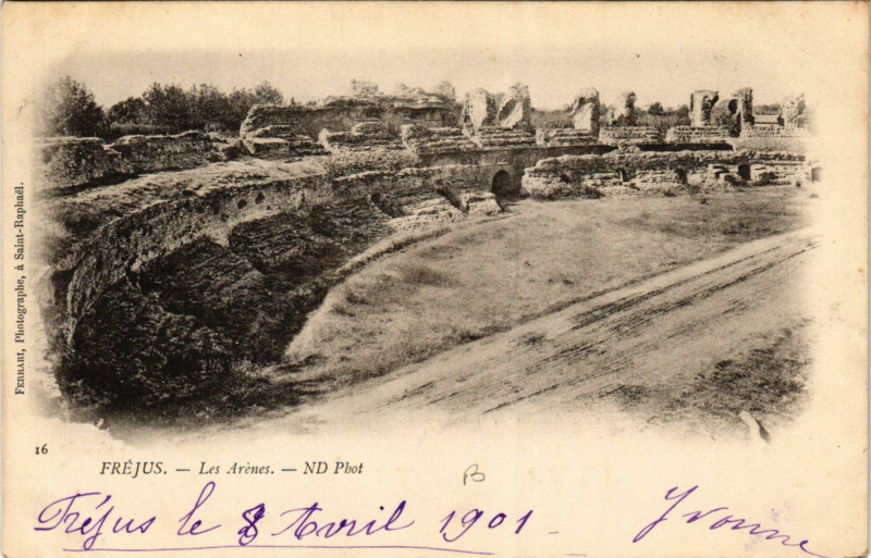 Carte postale ancienne Frejus - Les Arenes à Fréjus