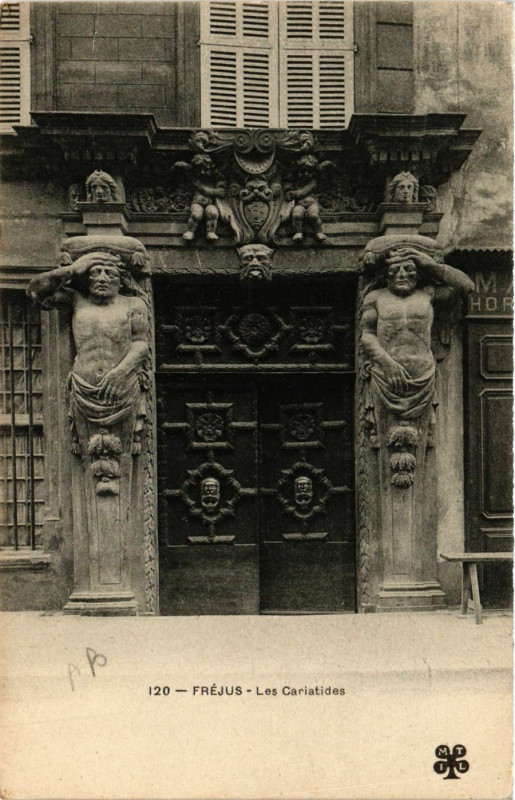 Carte postale ancienne Frejus - Les Cariatides à Fréjus