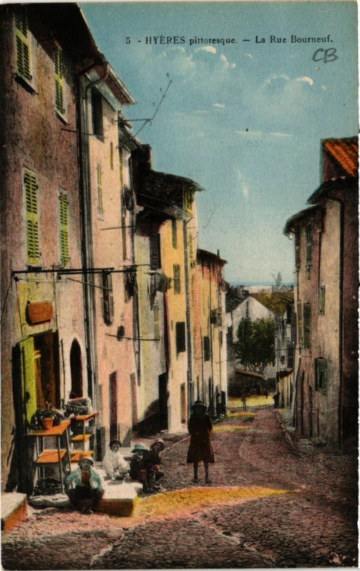 Carte postale ancienne Hyeres - La Rue Bourneuf à Hyères