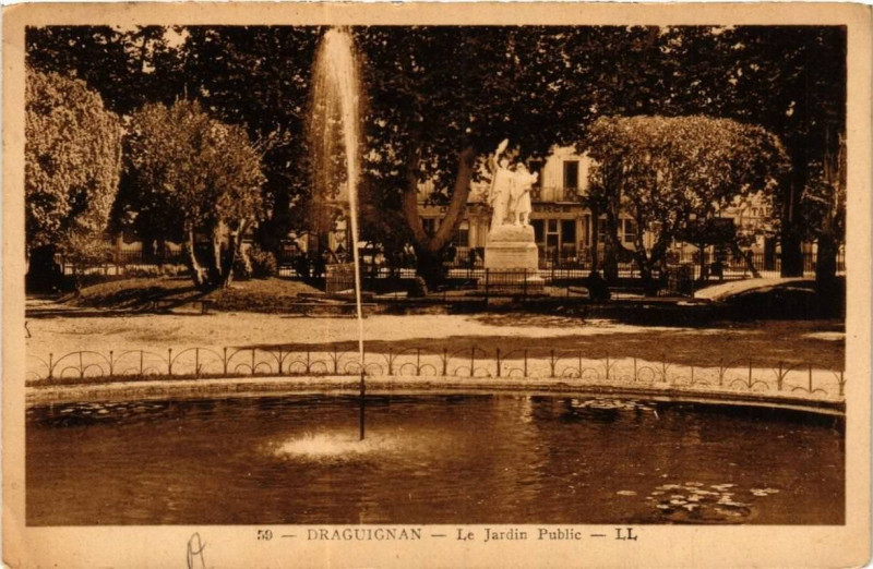 Carte postale ancienne Draguignan Le Jardin Public à Draguignan