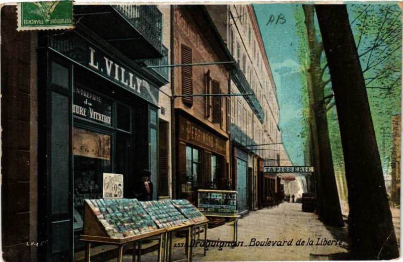 Carte postale ancienne Draguignan Boulevard de la Liberte à Draguignan