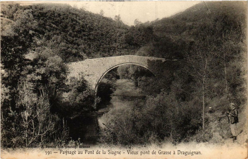 Carte postale ancienne Draguignan Paysage au Pont de la Siagne - Vieux pont de Grasse à Draguignan
