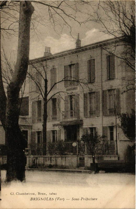 Carte postale ancienne Brignoles - Sous-Prefecture à Brignoles