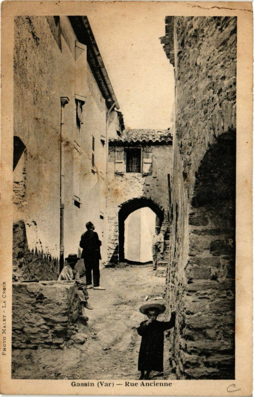 Carte postale ancienne Gassin - Rue Ancienne à Gassin