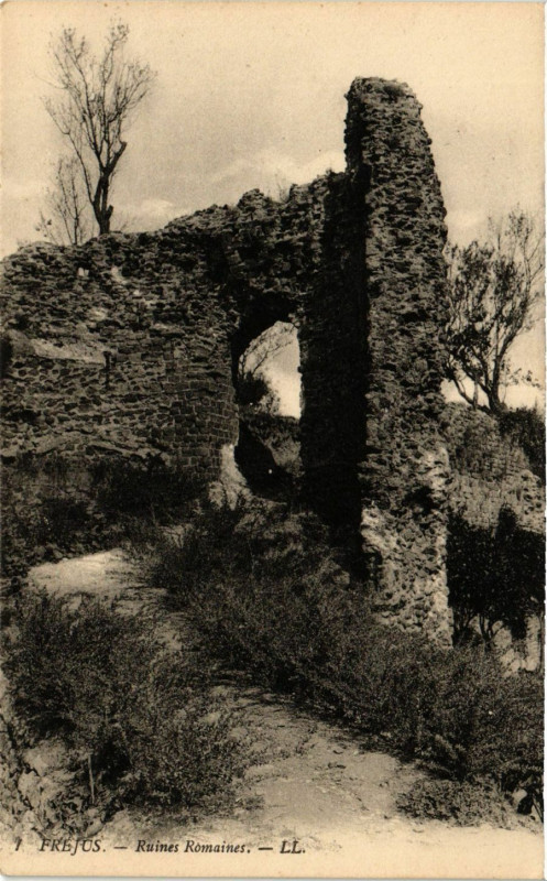 Carte postale ancienne Frejus - Ruines Romaines à Fréjus