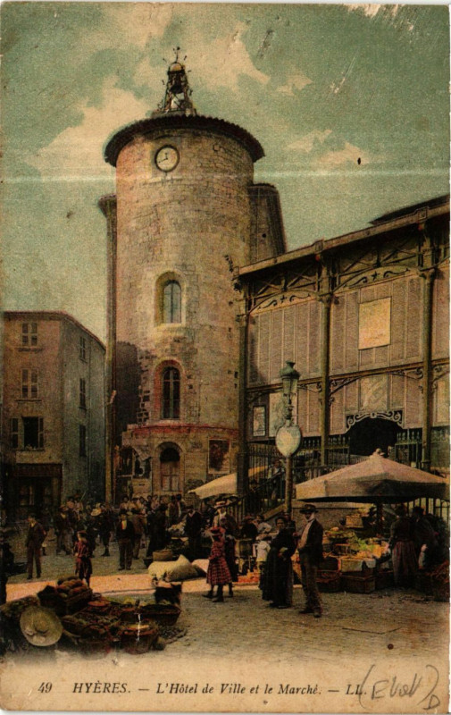 Carte postale ancienne Hyeres - L'Hotel de Ville et le Marché à Hyères