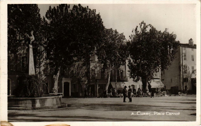 Carte postale ancienne Cuers Place Carnot à Cuers