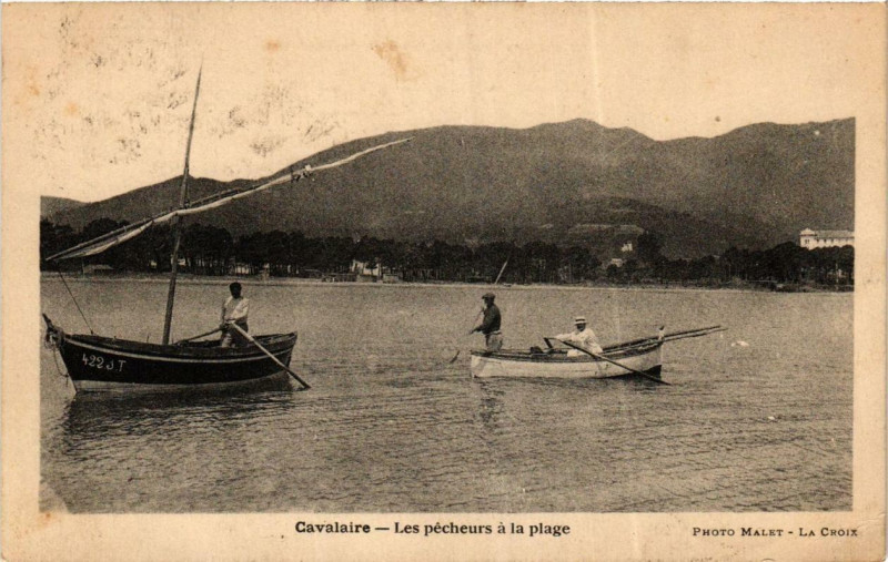 Carte postale ancienne Cavalaire Les pecheurs a la plage